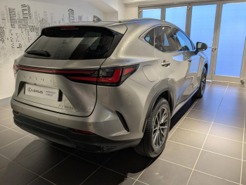 Photo 14 du bon plan LEXUS NX 450h+ Luxe 4WD MY25 occasion à 46990 €