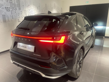 Photo 4 du bon plan LEXUS NX 450h+ Luxe 4WD occasion à 42990 €