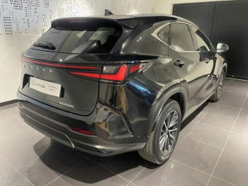 Photo 5 du bon plan LEXUS NX 450h+ Luxe 4WD occasion à 42990 €