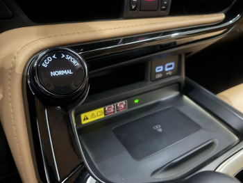 Photo 27 du bon plan LEXUS NX 450h+ Luxe 4WD occasion à 42990 €