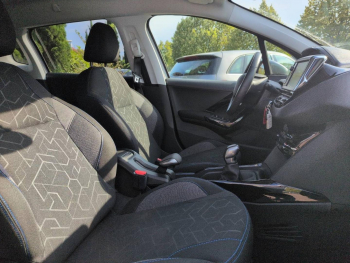 Photo 14 du bon plan PEUGEOT 2008 1.5 BlueHDi 100ch E6.c Signature S&S BVM5 86g occasion à 9990 €