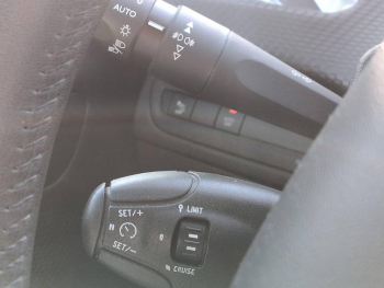 Photo 23 du bon plan PEUGEOT 2008 1.5 BlueHDi 100ch E6.c Signature S&S BVM5 86g occasion à 9990 €