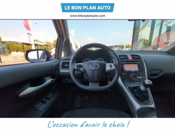 Photo 22 du bon plan TOYOTA Auris 90 D-4D FAP Dynamic 110g 5p occasion à 9470 €