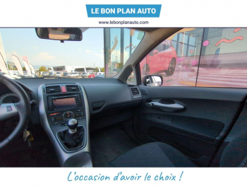 Photo 23 du bon plan TOYOTA Auris 90 D-4D FAP Dynamic 110g 5p occasion à 9470 €