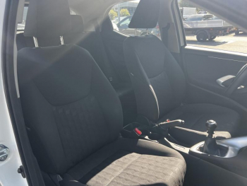 Photo 12 du bon plan TOYOTA Yaris 120 VVT-i Dynamic Business 5p MC24 occasion à 17980 €