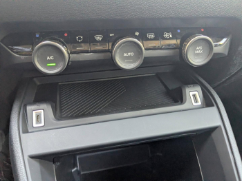 Photo 17 du bon plan CITROEN C4 1.2 PureTech 130ch S&S YOU occasion à 14990 €