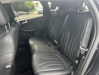 Photo 11 du bon plan FORD Kuga 2.5 Duratec 190ch FHEV E85 Vignale BVA occasion à 28390 €