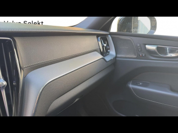 Photo 14 du bon plan VOLVO XC60 T6 Hybride Rechargeable 253 + 145ch Black Edition Geartronic 8 AWD occasion à 53900 €