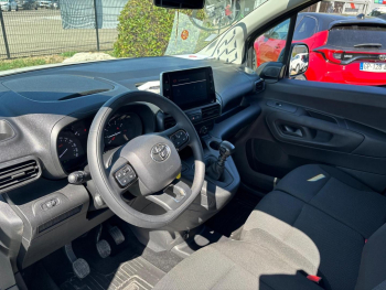 Photo 13 du bon plan TOYOTA PROACE CITY Verso Medium 1.2 110 VVT-i Dynamic MC24 occasion à 15990 €