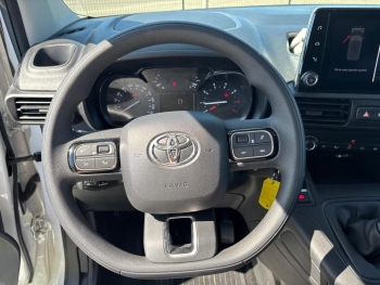 Photo 14 du bon plan TOYOTA PROACE CITY Verso Medium 1.2 110 VVT-i Dynamic MC24 occasion à 15990 €