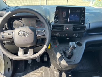 Photo 15 du bon plan TOYOTA PROACE CITY Verso Medium 1.2 110 VVT-i Dynamic MC24 occasion à 15990 €