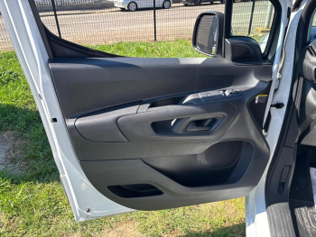 Photo 19 du bon plan TOYOTA PROACE CITY Verso Medium 1.2 110 VVT-i Dynamic MC24 occasion à 15990 €