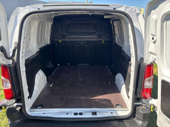 Photo 21 du bon plan TOYOTA PROACE CITY Verso Medium 1.2 110 VVT-i Dynamic MC24 occasion à 15990 €