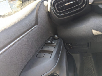 Photo 24 du bon plan TOYOTA Yaris 116h Design 5p MY22 occasion à 19990 €