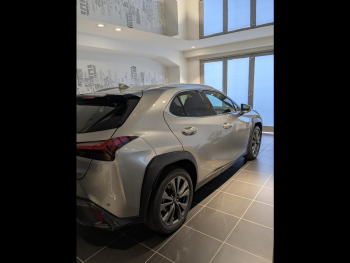 Photo 15 du bon plan LEXUS UX 300h F SPORT Design 2WD MC25 occasion à 31490 €