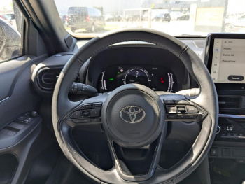 Photo 12 du bon plan TOYOTA Yaris Cross 130h Design MY25 occasion à 26590 €