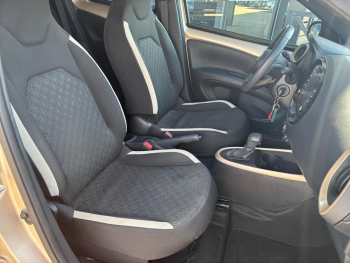 Photo 13 du bon plan TOYOTA Aygo X 1.0 VVT-i 72ch Design S-CVT MY23 occasion à 15290 €