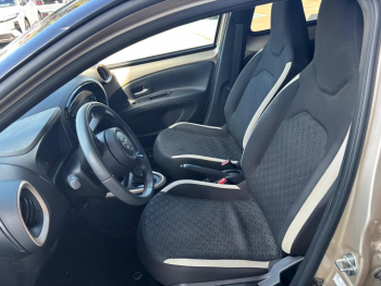 Photo 14 du bon plan TOYOTA Aygo X 1.0 VVT-i 72ch Design S-CVT MY23 occasion à 15290 €