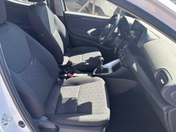Photo 3 du bon plan TOYOTA Yaris 120 VVT-i Dynamic Business 5p MC24 occasion à 18190 €