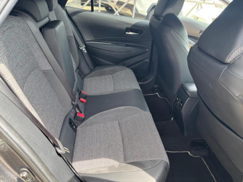 Photo 9 du bon plan TOYOTA Corolla Touring Spt 1.8 140ch Design MY25 occasion à 28990 €