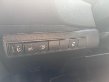 Photo 28 du bon plan TOYOTA Corolla Touring Spt 1.8 140ch Design MY25 occasion à 28990 €