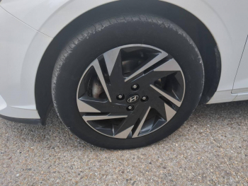 Photo 8 du bon plan HYUNDAI i20 1.0 T-GDi 100ch Hybrid Business DCT-7 occasion à 15490 €