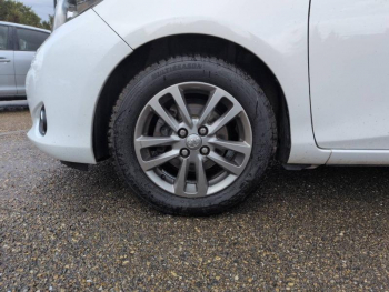 Photo 9 du bon plan TOYOTA Yaris 100 VVT-i Dynamic 5p occasion à 9280 €