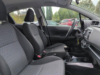Photo 14 du bon plan TOYOTA Yaris 100 VVT-i Dynamic 5p occasion à 9280 €