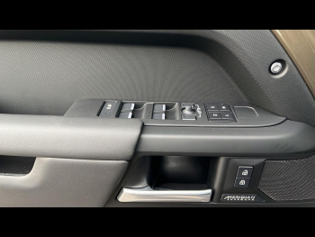 Photo 19 du bon plan LAND-ROVER Defender 110 2.0 P300e X-Dynamic HSE occasion à 121900 €