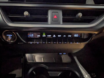 Photo 10 du bon plan LEXUS UX 250h Pack Business 2WD occasion à 24490 €