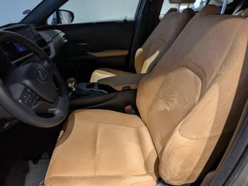Photo 12 du bon plan LEXUS UX 250h Pack Business 2WD occasion à 24490 €