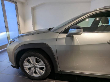 Photo 19 du bon plan LEXUS UX 250h Pack Business 2WD occasion à 24490 €