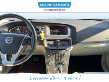 Photo 13 du bon plan VOLVO V40 T2 122ch Momentum Geartronic occasion à 12250 €