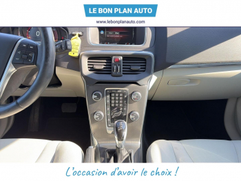 Photo 21 du bon plan VOLVO V40 T2 122ch Momentum Geartronic occasion à 12250 €