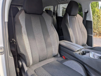 Photo 14 du bon plan PEUGEOT 5008 1.2 PureTech 130ch S&S Style occasion à 13980 €