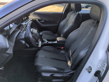 Photo 12 du bon plan PEUGEOT 2008 1.5 BlueHDi 110ch S&S GT occasion à 16979 €