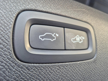Photo 13 du bon plan VOLVO XC90 T8 AWD 303 + 87ch R-Design Geartronic occasion à 46290 €