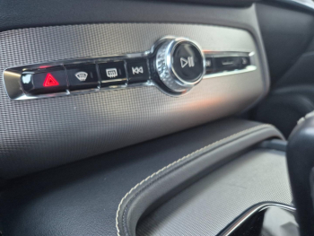 Photo 14 du bon plan VOLVO XC90 T8 AWD 303 + 87ch R-Design Geartronic occasion à 46290 €