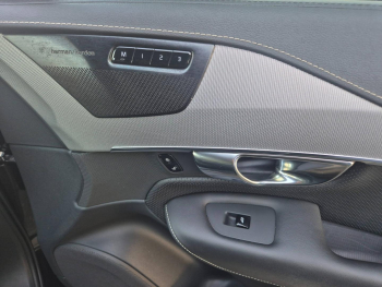 Photo 27 du bon plan VOLVO XC90 T8 AWD 303 + 87ch R-Design Geartronic occasion à 46290 €