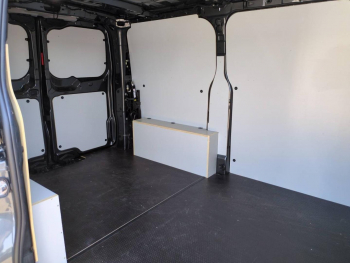 Photo 19 du bon plan FORD Transit Custom Fg VUL 320 L1H1 2.0 EcoBlue 170ch Sport BVA8 occasion à 40990 €