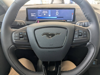 Photo 6 du bon plan FORD Mustang Mach-E 269ch Standard Range 72,6kWh Mach-E Propulsion occasion à 34700 €