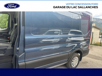 Photo 11 du bon plan FORD Transit 2T Fg VUL PE 350 L2H2 135 kW Batterie 75/68 kWh Trend Business occasion à 38590 €
