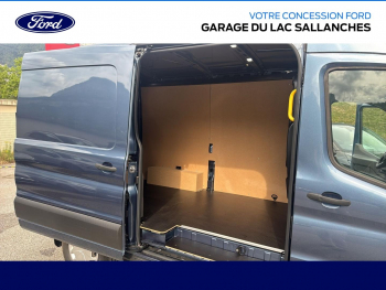 Photo 13 du bon plan FORD Transit 2T Fg VUL PE 350 L2H2 135 kW Batterie 75/68 kWh Trend Business occasion à 38590 €