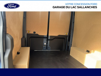 Photo 17 du bon plan FORD Transit 2T Fg VUL PE 350 L2H2 135 kW Batterie 75/68 kWh Trend Business occasion à 38590 €