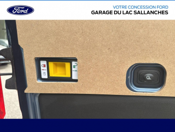 Photo 19 du bon plan FORD Transit 2T Fg VUL PE 350 L2H2 135 kW Batterie 75/68 kWh Trend Business occasion à 38590 €