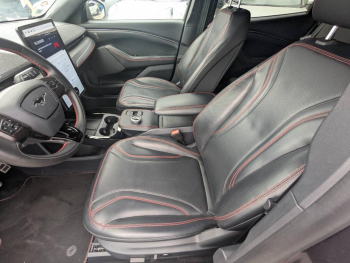 Photo 10 du bon plan FORD Mustang Mach-E 269ch Standard Range 76kWh Premium AWD occasion à 33990 €