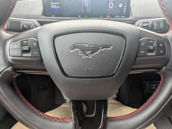 Photo 15 du bon plan FORD Mustang Mach-E 269ch Standard Range 76kWh Premium AWD occasion à 33990 €