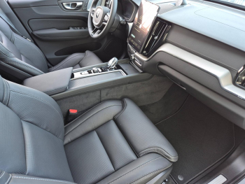 Photo 5 du bon plan VOLVO XC60 T6 Hybride Rechargeable 335ch Black Edition Geartronic 8 AWD occasion à 72990 €