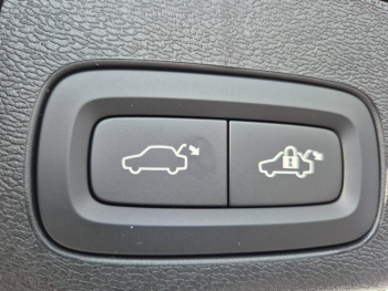 Photo 21 du bon plan VOLVO XC60 T6 Hybride Rechargeable 335ch Black Edition Geartronic 8 AWD occasion à 72990 €
