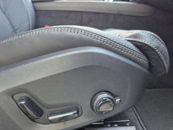 Photo 25 du bon plan VOLVO XC60 T6 Hybride Rechargeable 335ch Black Edition Geartronic 8 AWD occasion à 72990 €
